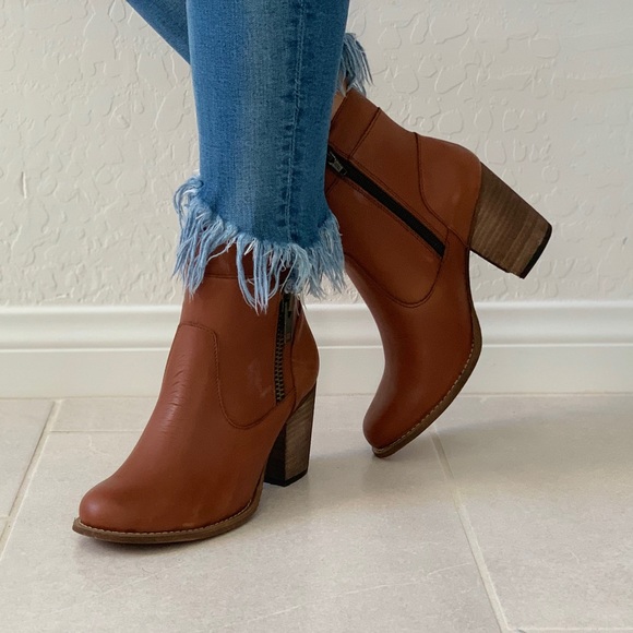 NIB Distressed Cognac Leather Block Heel Boots - Picture 7 of 8